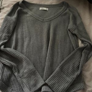 grey Hollister sweater